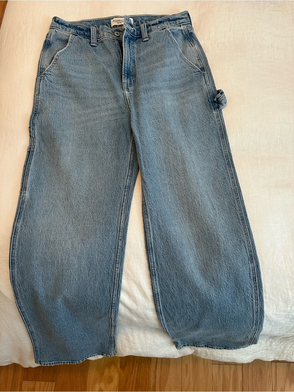 Abercrombie & Fitch 90’s Relaxed High Rise Jean - Light Blue Jeans